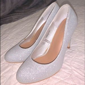 ARDENE sz 8 silver glitter heels
